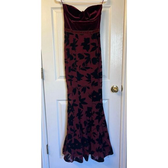 Miss Avenue WOMEN'S Velvet C Sweetheart Neckline, Mermaid Fit & Sheer Lace Dress - Picture 2 of 10